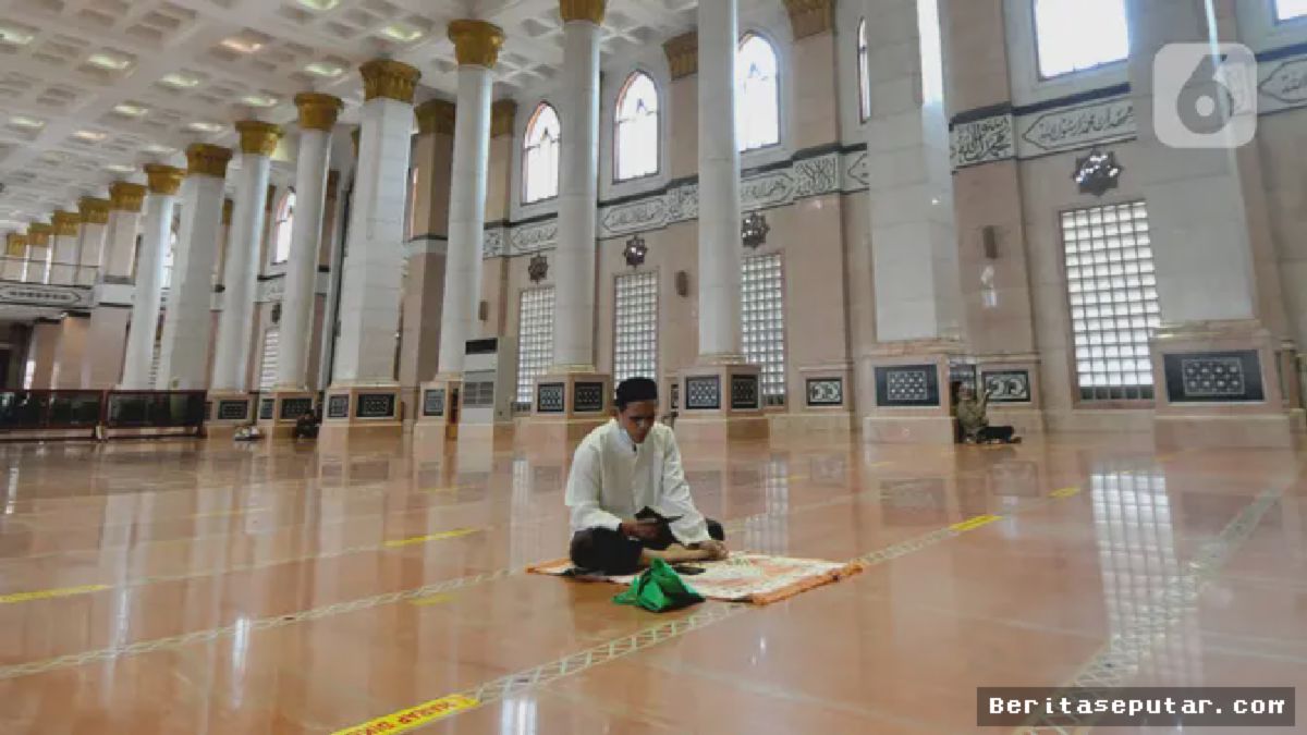 Depok — Masjid Kubah Emas Jadi Tempat Ribuan Umat Perbanyak Ibadah Ramadan