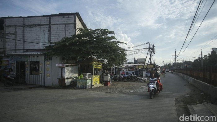 Pramono Janji Tuntaskan Jalan Sejajar Rel Pasar Minggu yang Mangkrak