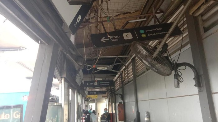 Polisi Buru Truk Perusak Halte Tebet Eco Park Lewat Rekaman CCTV