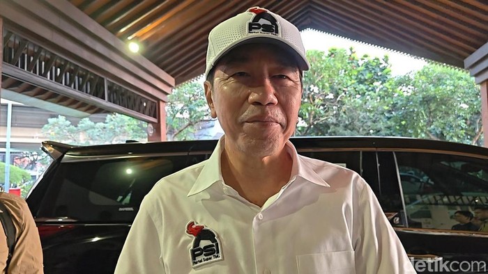 Berkemeja dan Bertopi PSI Pemberian Kaesang, Jokowi Awali Safari Keliling Indonesia dari Lampung