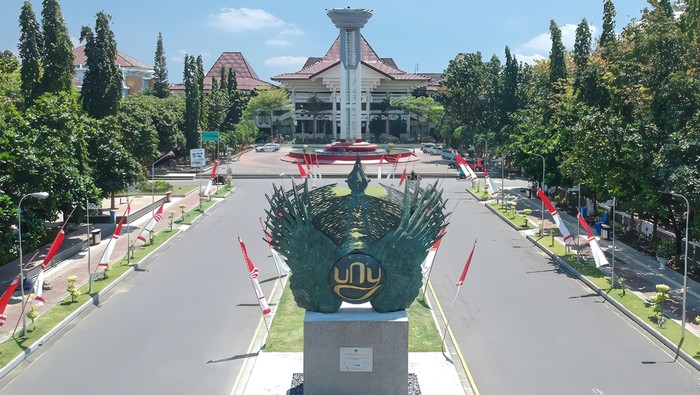Wakil Rektor UNY Buka Suara Usai Viral Debat dengan Mahasiswa Terkait Spanduk Kritik