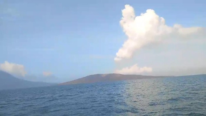 Imbauan Waspada untuk Warga Pesisir karena Gunung Anak Krakatau Siaga