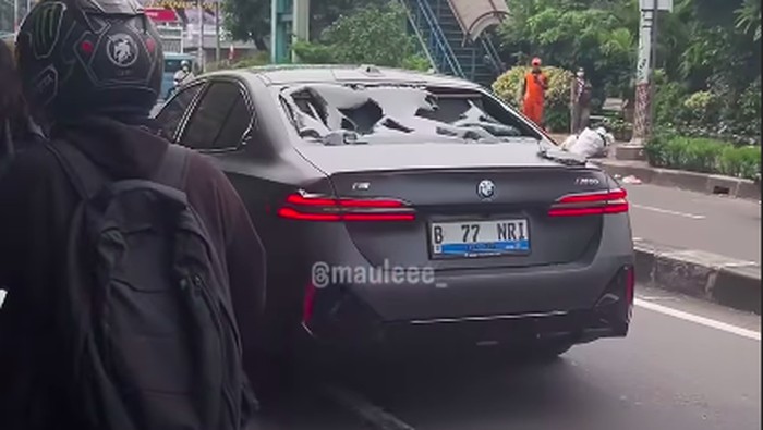 Damai Usai Mediasi, Kasus BMW Listrik Tabrak Motor dan Dirusak Massa di Kebon Jeruk Selesai Kekeluargaan