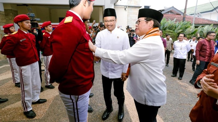 Momen Haru Gubernur Pramono Anung Tak Kuasa Menahan Air Mata di Open House Sekolah Rakyat