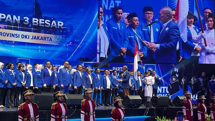 Zulhas Resmi Lantik Uya Kuya Jadi Ketua DPW PAN Jakarta