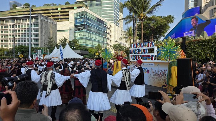 Kemeriahan Parade Budaya di CFD HI, Warga Terpukau oleh Tari Syrtos hingga Bandrong