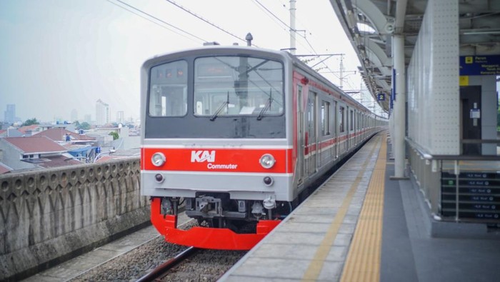 Insiden Motor Tertemper Kereta Bandara di Tanah Abang-Karet, KRL Bekasi-Cikarang Alami Keterlambatan
