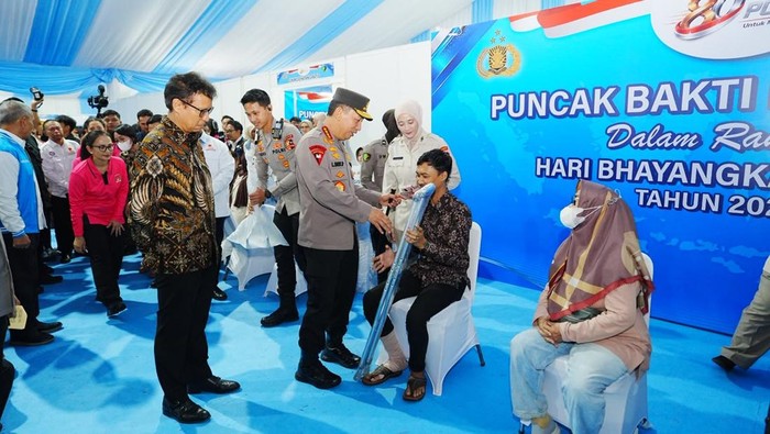 Kapolri Tinjau Langsung Puncak Bakti Kesehatan Nasional Jelang Hari Bhayangkara ke-80