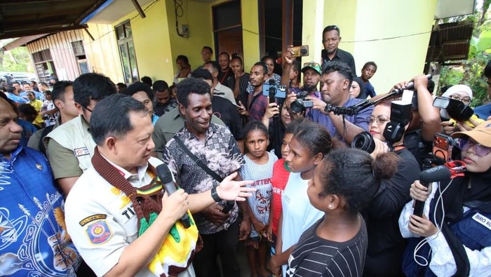 Mendagri Tinjau Bantuan Stimulan Perumahan Swadaya di Jayapura, Pastikan Program Prabowo Tepat Sasaran