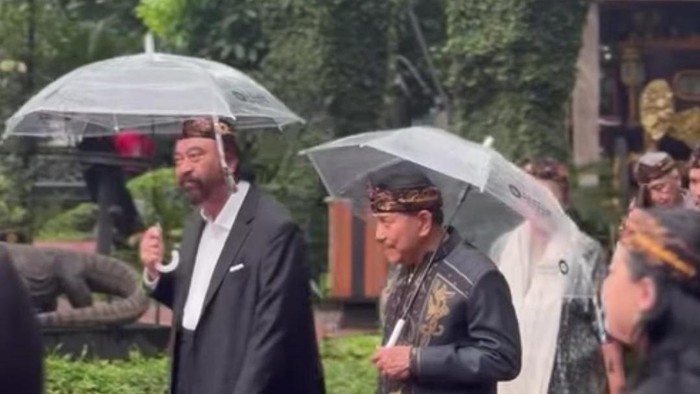 Surya Paloh Kunjungi Kraton Majapahit Jakarta, Disambut Hendropriyono