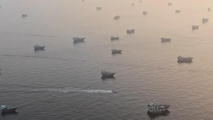 Iran Wanti-wanti Kapal Asing Tak Kucing-kucingan di Selat Hormuz