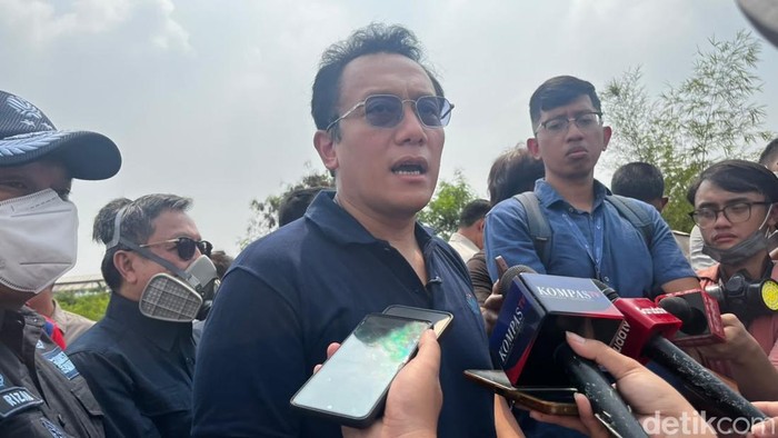 Kebakaran TPA Jatiwaringin Lebih Berbahaya dari Lahan Gambut, Wamen LH Sebut Ada Ancaman Gas Metana