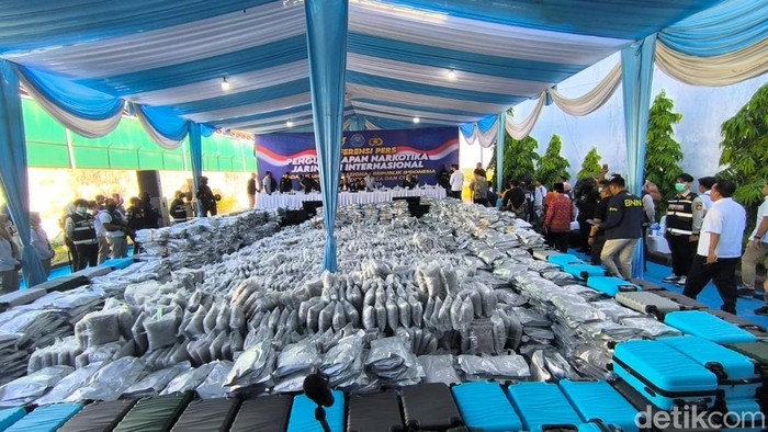 BNN Duga 3,37 Ton Kuncup Ganja di Gresik untuk Bahan Vape Narkoba