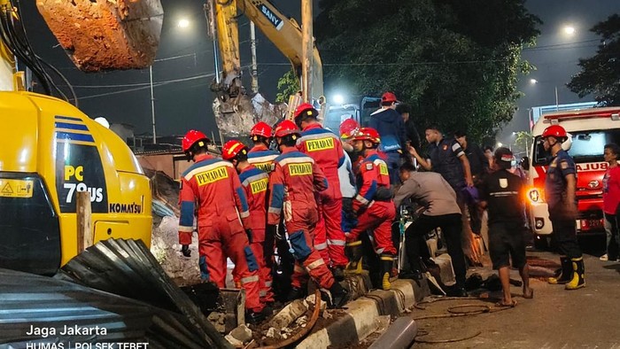 Kendala Evakuasi Berjam-jam Bocah Terperosok ke Lubang di Jaksel