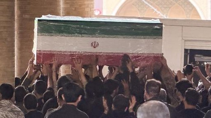 Kemunculan Pertama Kepala Garda Revolusi Iran di Publik, Beri Penghormatan Terakhir untuk Khamenei