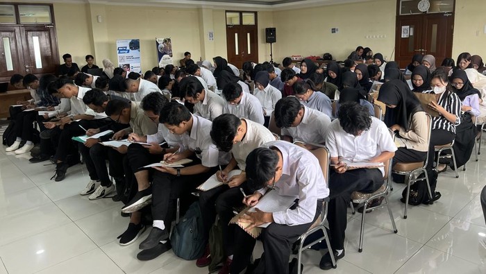 Perjuangan Thomas Mencari Kerja: Tempuh Perjalanan Jauh dari Cikarang ke Jakarta Barat Demi Ikuti Job Fair