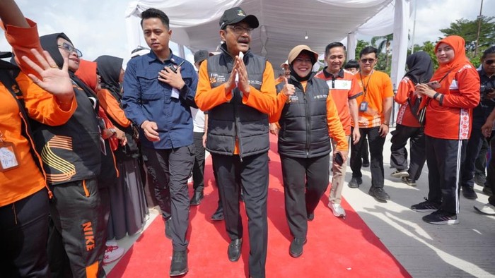Gus Ipul Pimpin Ikrar Ribuan Petugas Sensus Ekonomi di Sumsel