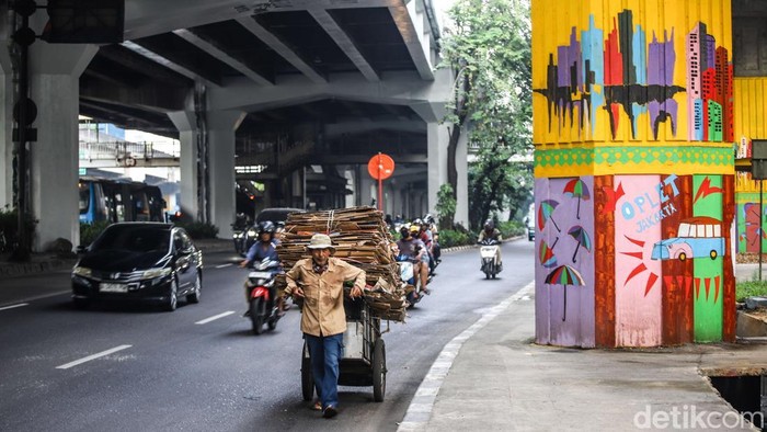 Mural 'Menuju 5 Abad Jakarta' Percantik Kawasan Kebon Nanas, Warga: Jadi Pengingat Sejarah