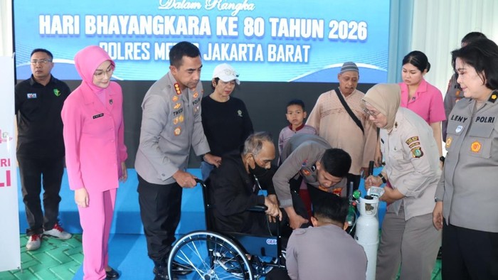 Ratusan Warga Antusias Ikuti Bakti Kesehatan Polres Metro Jakarta Barat di Momen Hari Bhayangkara