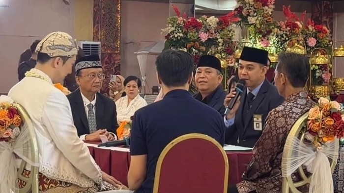 Viral! Penghulu Jaksel Pimpin Akad Nikah dengan Tiga Bahasa, Kisah di Balik Momen Unik Ini