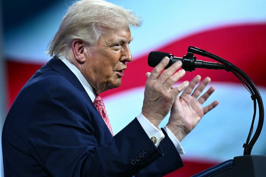 Trump Adu Mulut dengan Senator AS Gegara Perang Iran