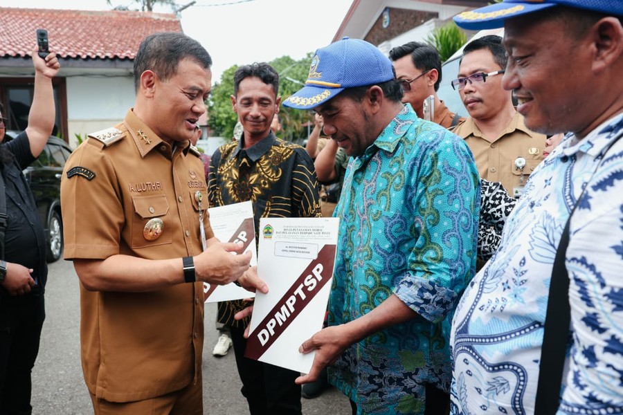 Gubernur Jawa Tengah Ahmad Luthfi menegaskan bahwa layanan jemput bola perizinan kapal nelayan kecil di wilayah pesisir 