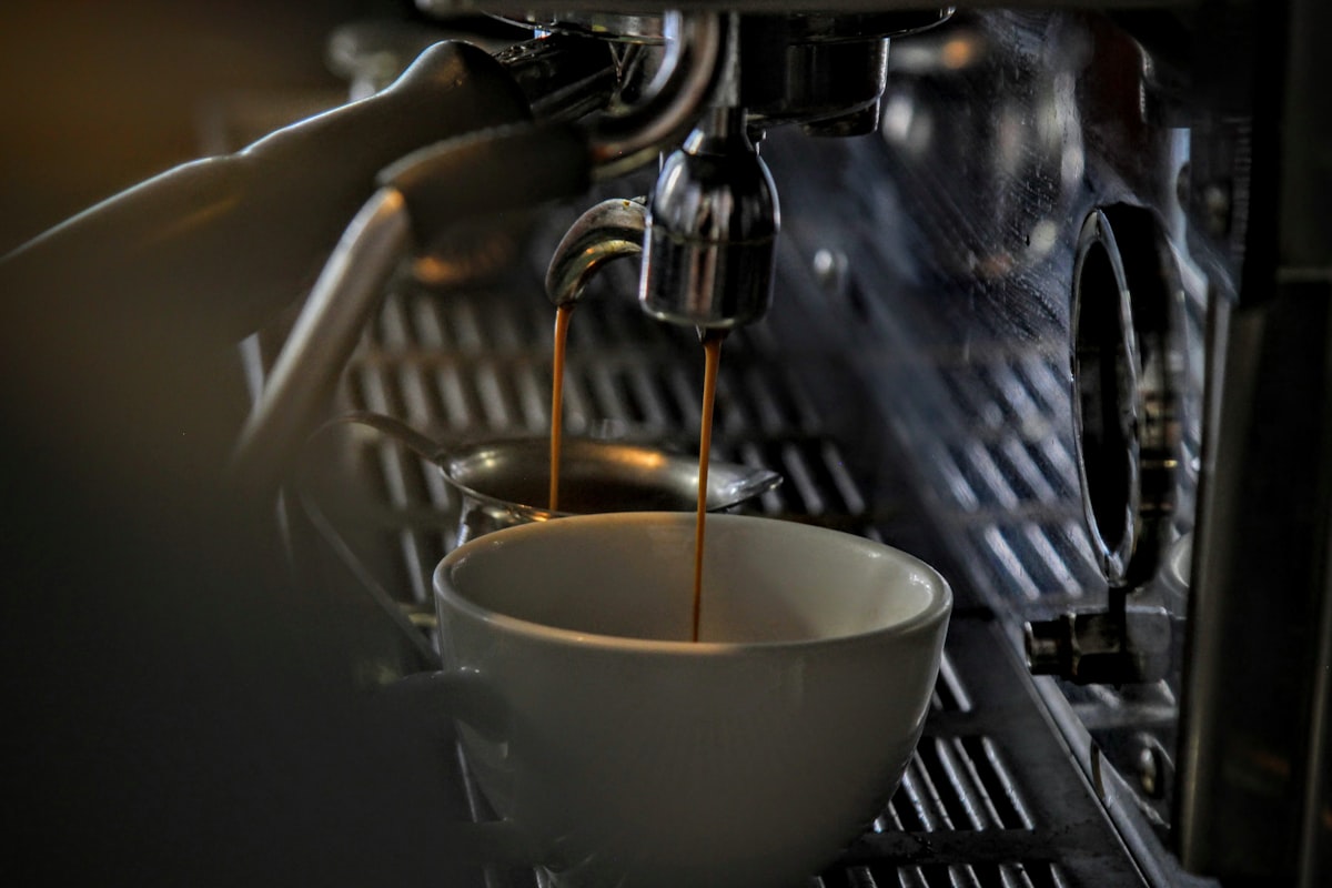 Panduan Memilih Mesin Espresso Komersial untuk Kafe: Investasi Jangka Panjang Bisnis Kopi Anda