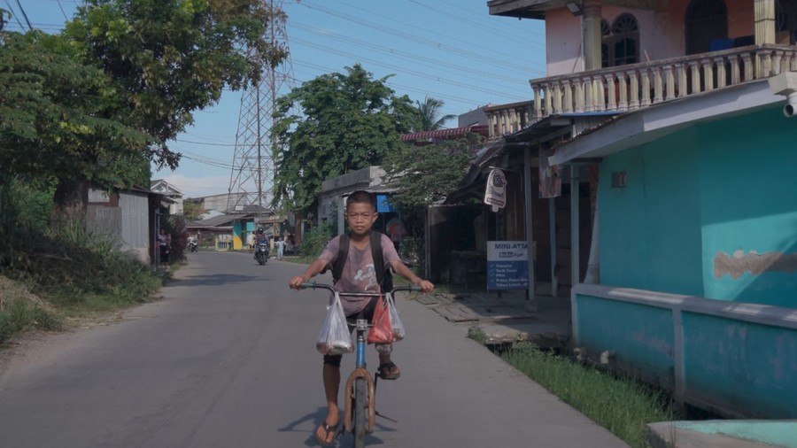Dulu Kayuh Sepeda Jual Ikan, Kini Risky Merajut Mimpi di Sekolah Rakyat