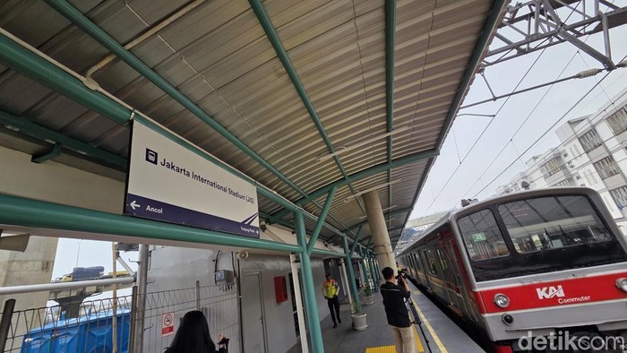 Uji Coba Perdana KRL Stasiun Kota-JIS, Jarak Tempuh 45 Menit