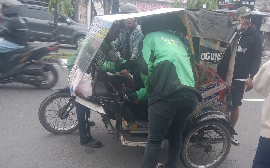 Medan – Sebuah kisah tragis sekaligus memilukan menimpa seorang perempuan penyandang disabilitas tunarungu yang berpro