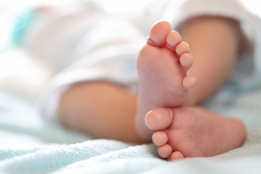 Solo  - Warga digegerkan dengan penemuan seorang bayi di dalam toilet Kereta Api (KA) Sancaka jurusan Yogyakarta-Surabaya. Ironisnya, orang yang diduga sebagai pelaku hanya meninggalkan sejumlah perlengkapan bayi, seperti susu kotak dan beberapa helai pakaian, sebelum menghilang tanpa jejak.