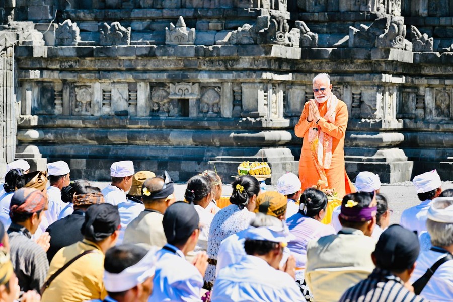 PM Modi Sempat Ibadah di Candi Siwa, Doakan Hubungan RI-India Terus Kuat