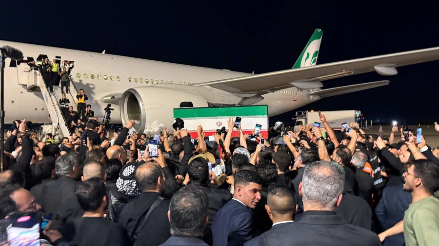 Tiba di Irak, Peti Jenazah Ali Khamenei Bakal Diarak ke Kota Suci Najaf