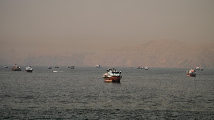 Kapal Singapura Diserang Drone di Selat Hormuz, Upaya Perdamaian AS-Iran Menghadapi Ujian Kritis