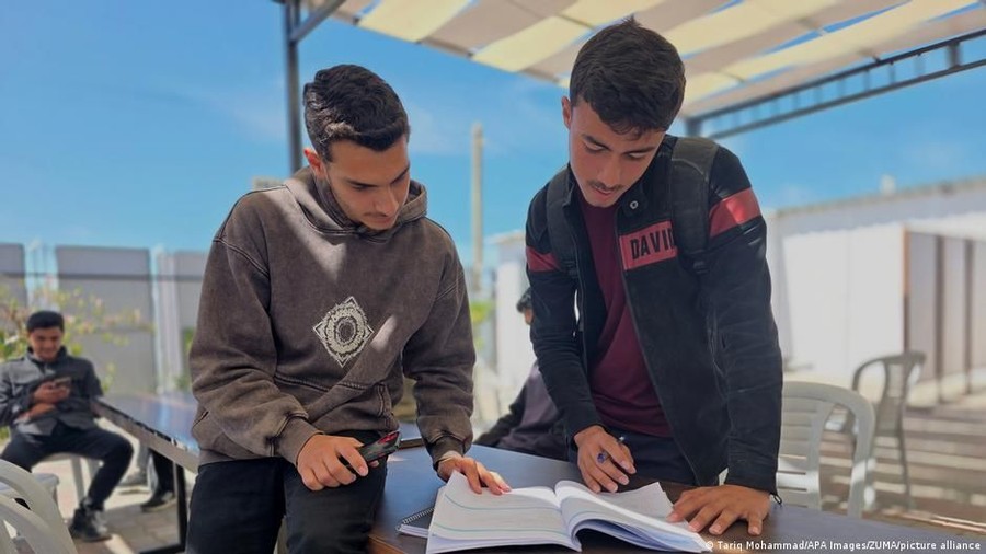 Perjalanan Penuh Haru dari Gaza ke Eropa