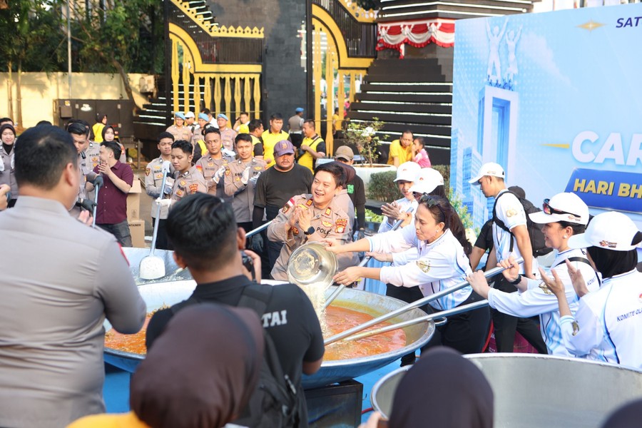 Masak Besar Bareng Bobon Santoso Sajikan 3.000 Porsi Daging Sapi di CFD Jakarta, Meriahkan Hari Bhayangkara ke-80