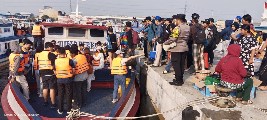 Polisi Perkuat Pengamanan Wisatawan di Kali Adem Menuju Kepulauan Seribu