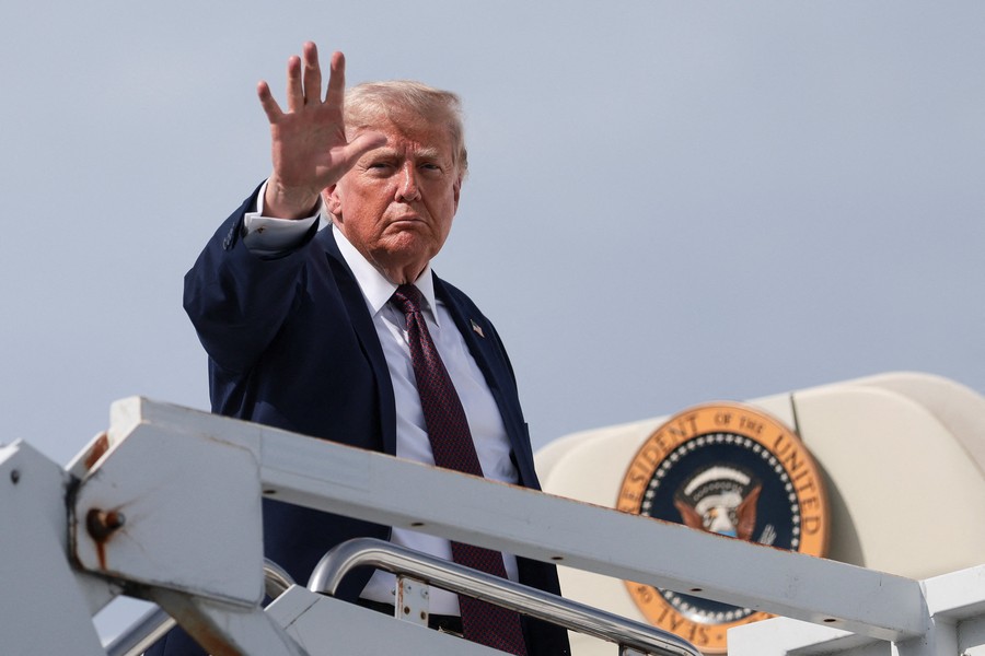 Trump Jamin Iran Tak Pungut Biaya Kapal Lintasi Selat Hormuz