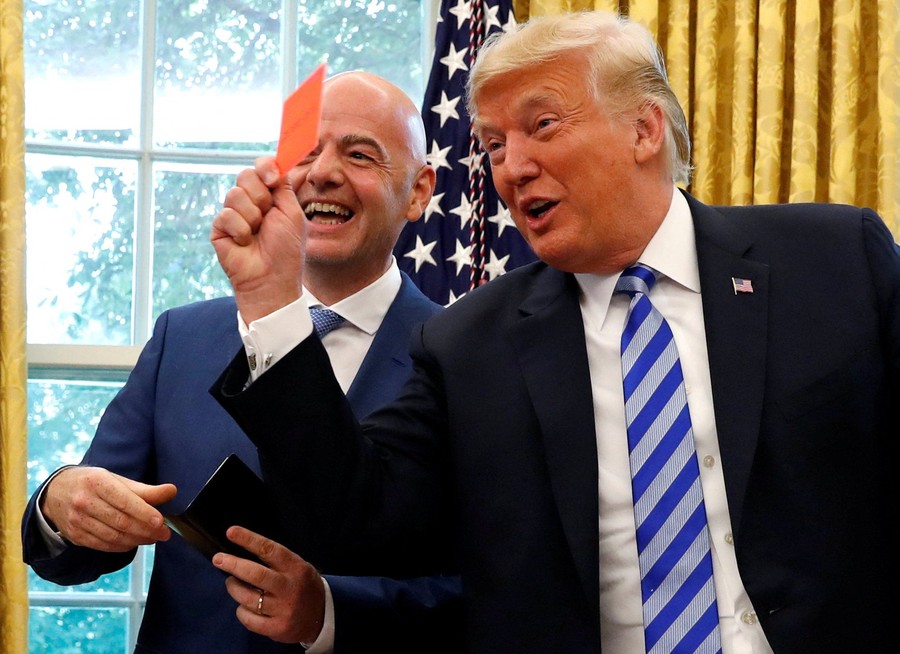 Trump Serang Wasit yang Beri Kartu Merah Balogun, FIFA Pasang Badan