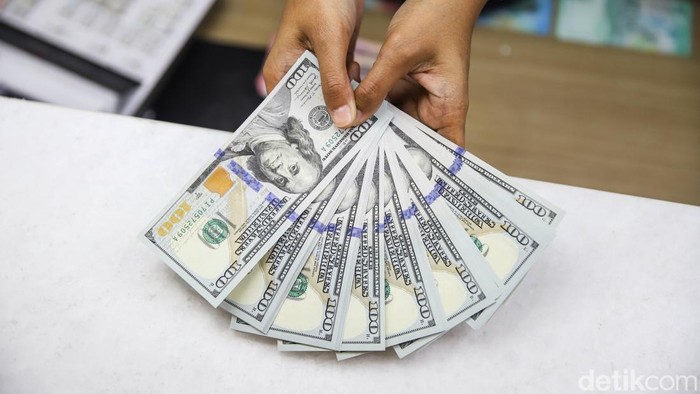 Bea Cukai Soetta Sita Uang Tunai Dolar AS Rp6,3 Miliar dari WNA Thailand, Diduga Langgar Aturan Lalu Lintas Devisa