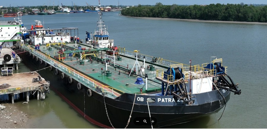 Langkah Hijau di Laut: Pertamina Pasang PLTS di Kapal Oil Barge, Tekan Emisi 79,2 Ton CO₂ per Tahun