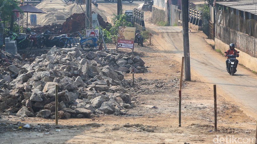 Aktivitas Alat Berat Mulai Padati Jalur Enggram
