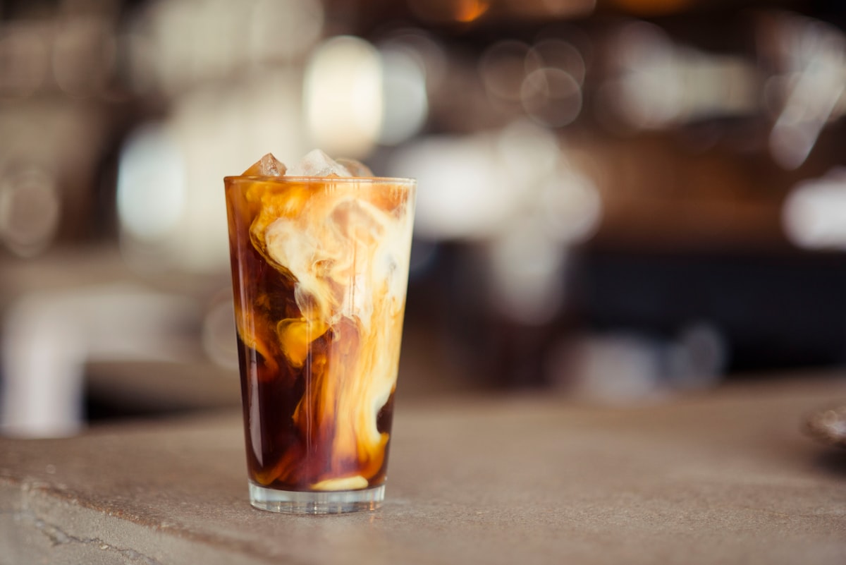 Cold Brew vs Iced Coffee: Panduan Lengkap Perbedaan dan Cara Membuatnya