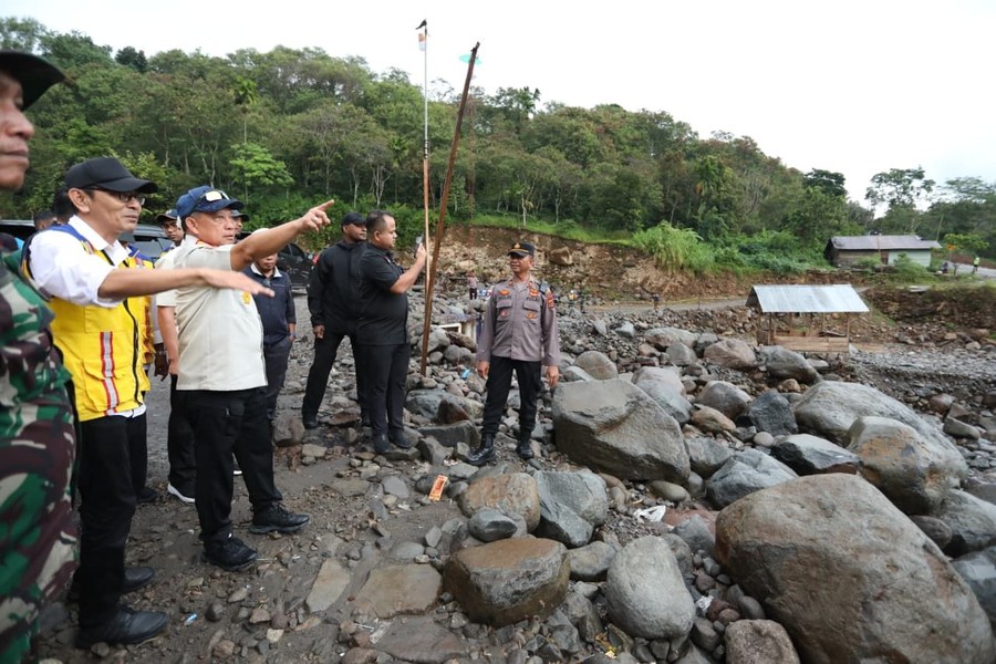 Muhammad Tito Karnavian Tinjau Langsung Kondisi Jalan Werlah untuk Jalur Alternatif Pascabencana