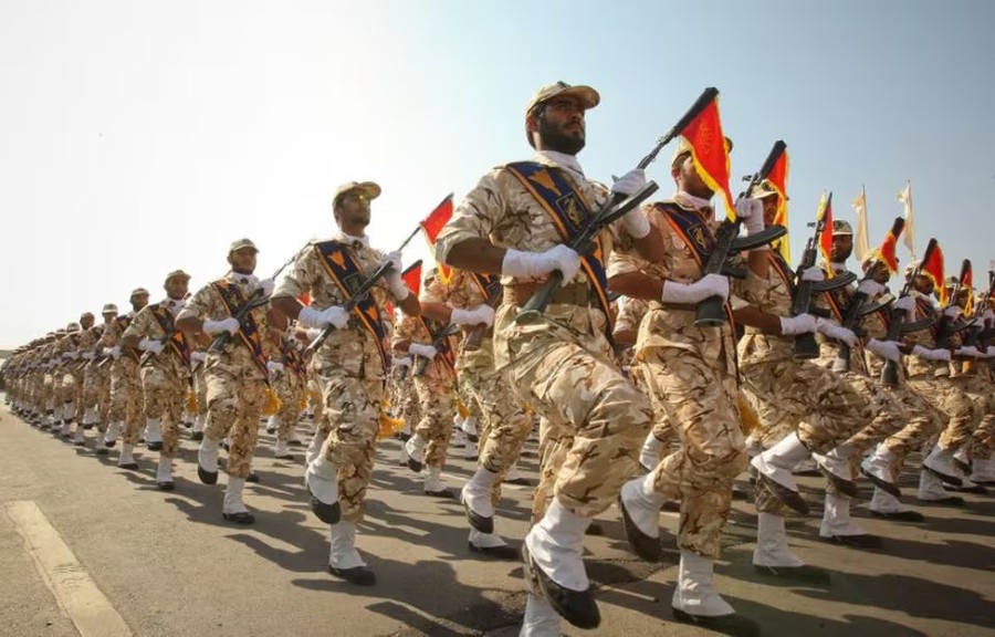 Dua anggota senior Garda Revolusi Islam Iran (IRGC) tewas dalam sebuah serangan bersenjata di kediaman mereka. Insiden b