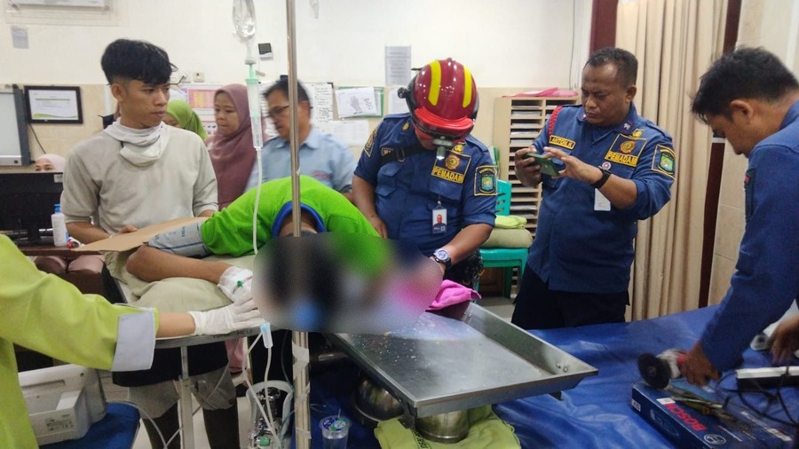 Tangan Karyawan di Tangerang Terjepit Mesin Penggiling Saus, Evakuasi Dramatis