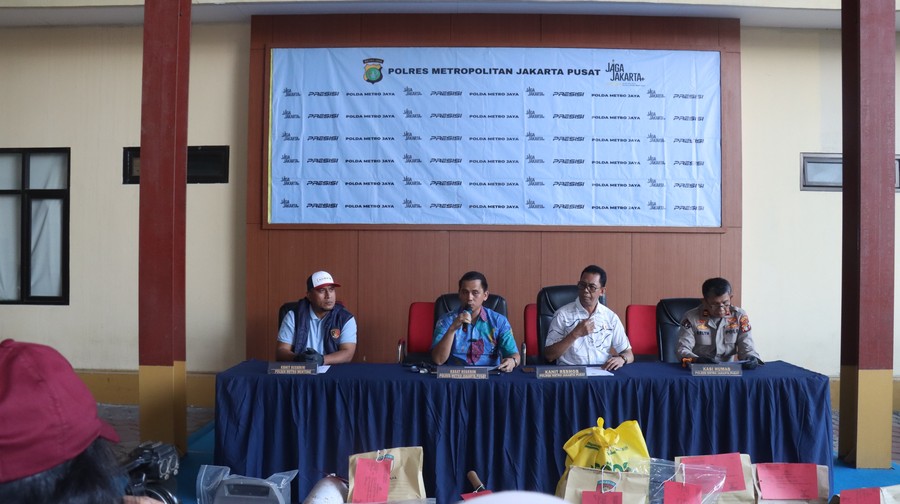Seorang perempuan berinisial USP alias T (31) telah diamankan oleh pihak kepolisian atas dugaan penganiayaan terhadap re