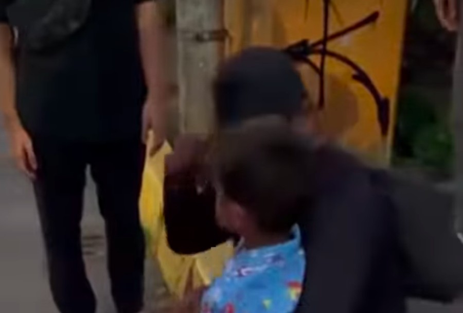 Viral Pria Diduga Aniaya Bocah di Margonda Ditegur Warga, Ngaku 'Bapak Pungut'