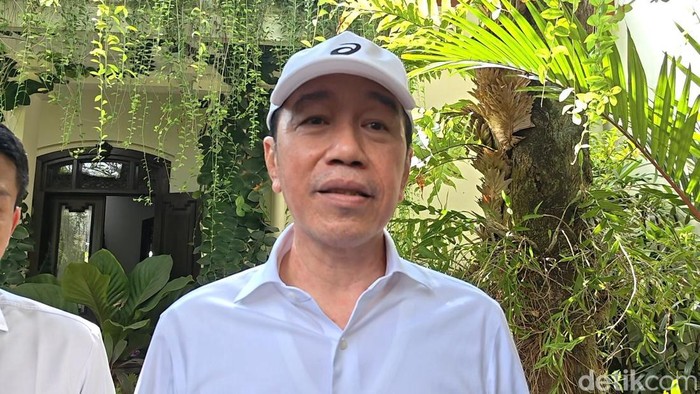 Jokowi Serahkan Sepenuhnya Nasib Roy Suryo dan Tifa ke Kejaksaan