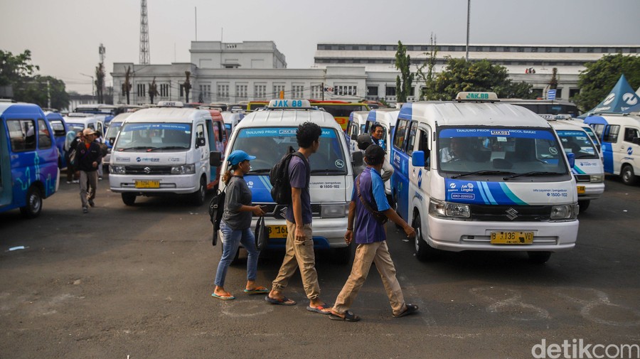 Rencana Tarif Baru Mikrotrans JakLingko Tuai Pro dan Kontra
